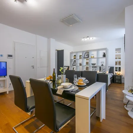 Little - Happy ルガーノ